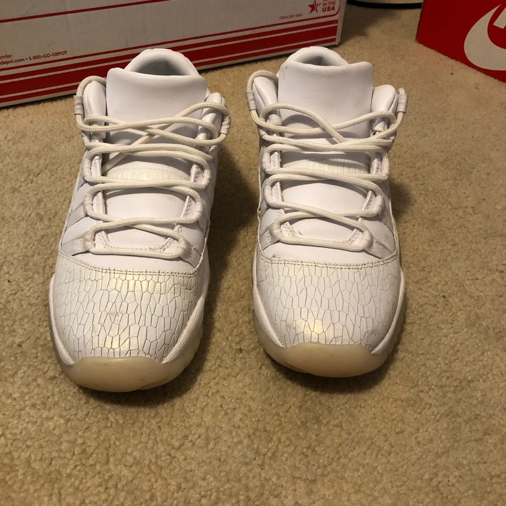 Jordan 11 low heiress white